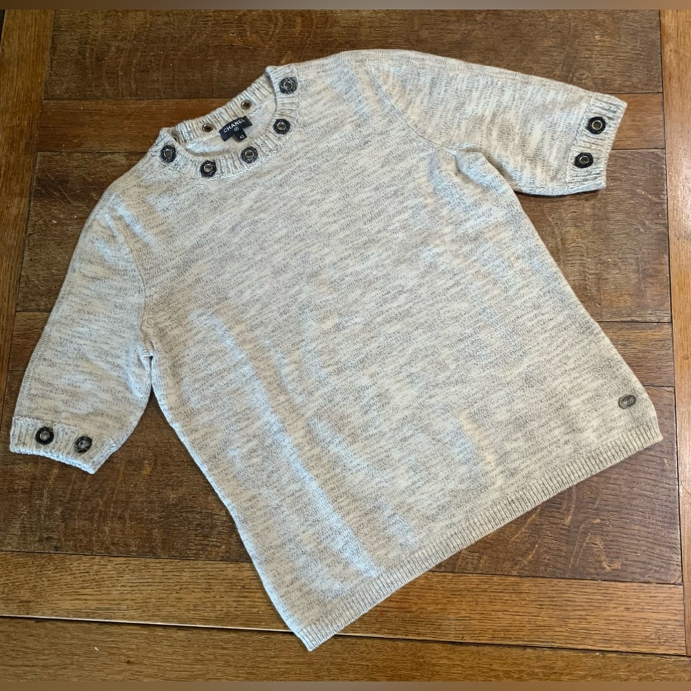 Beautiful Chanel Sweater Short Sleeve Size 42 Mint Condition